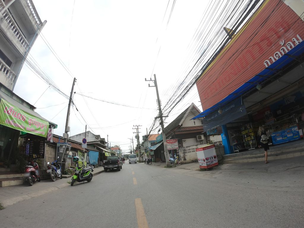 ภาพถนนตรงที่ จำนำมือถือไอโฟนดอกถูกเชียงใหม่ by ฝ้ายไอที ตั้งอยู่ ถ่ายโดย chanuwath_grab พ.ศ. 2562 (2019) · A street-level view of where จำนำมือถือไอโฟนดอกถูกเชียงใหม่ by ฝ้ายไอที · Chamnam Muethue Aifon Dok Thuk Chiang Mai By Faiaithi stands, by chanuwath_grab in 2562 (2019)