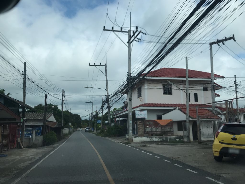 ภาพถนนตรงที่ Coffee HOMME ตั้งอยู่ ถ่ายโดย prasert พ.ศ. 2561 (2018) · A street-level view of where Coffee HOMME stands, by prasert in 2561 (2018)