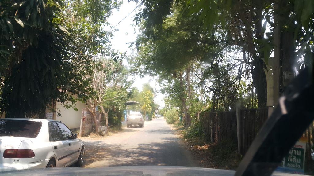 ภาพถนนตรงที่ ครัวรัศมีป่าไผ่ ตั้งอยู่ ถ่ายโดย jrcarlsen พ.ศ. 2562 (2019) · A street-level view of where ครัวรัศมีป่าไผ่ · Khrua Ratmi Pa Phai stands, by jrcarlsen in 2562 (2019)