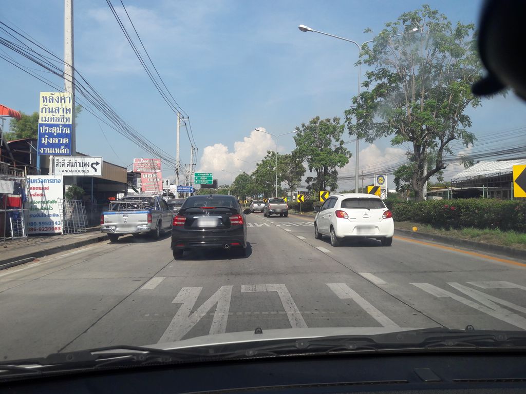 ภาพถนนตรงที่ จึ๋งคาเฟ่ ตั้งอยู่ ถ่ายโดย noochjaree พ.ศ. 2561 (2018) · A street-level view of where จึ๋งคาเฟ่ · Chuengkhafe stands, by noochjaree in 2561 (2018)