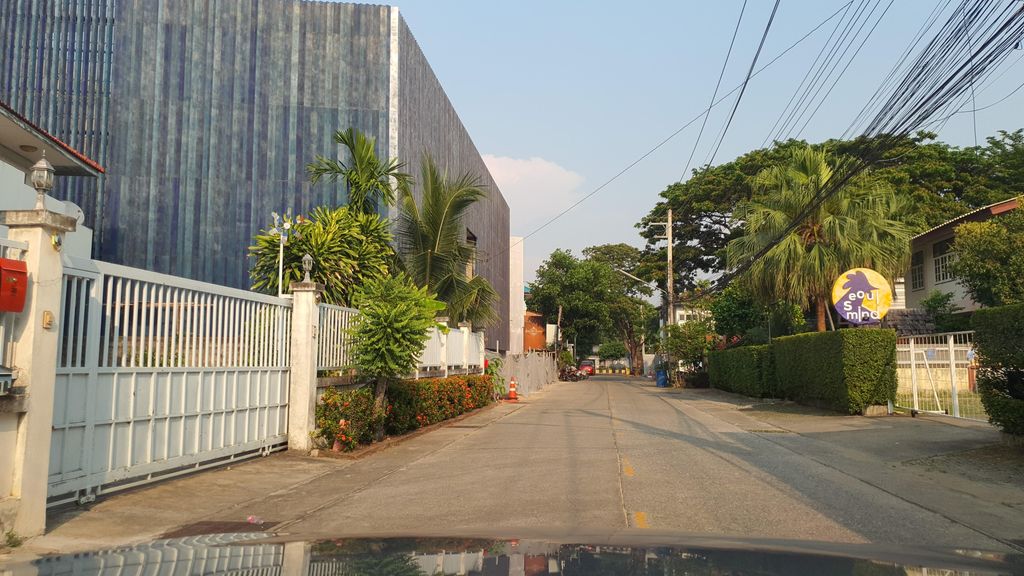 ภาพถนนตรงที่ เต้าฮวยเสวย ตั้งอยู่ ถ่ายโดย jrcarlsen พ.ศ. 2565 (2022) · A street-level view of where เต้าฮวยเสวย · Taohuaiseoya stands, by jrcarlsen in 2565 (2022)