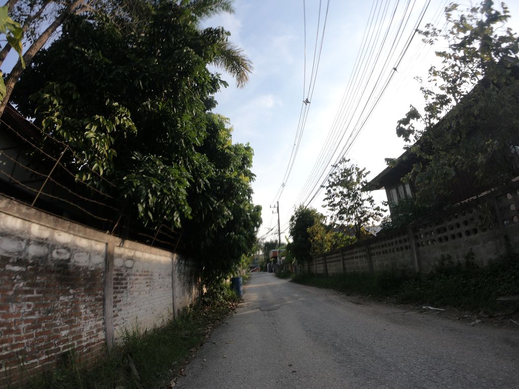 ภาพถนนตรงที่ Azendo ตั้งอยู่ ถ่ายโดย chanuwath_grab พ.ศ. 2562 (2019) · A street-level view of where Azendo stands, by chanuwath_grab in 2562 (2019)