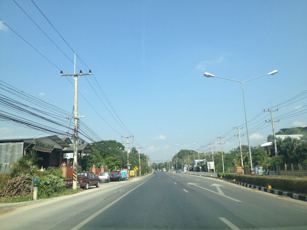 ภาพถนนตรงที่ เวิลด์ศิลป์ มีเดีย ป้ายไวนิล สติ๊กเกอร์ ตั้งอยู่ ถ่ายโดย jimwatana พ.ศ. 2558 (2015) · A street-level view of where เวิลด์ศิลป์ มีเดีย ป้ายไวนิล สติ๊กเกอร์ · World Sin Media Paiwainin Sticker stands, by jimwatana in 2558 (2015)