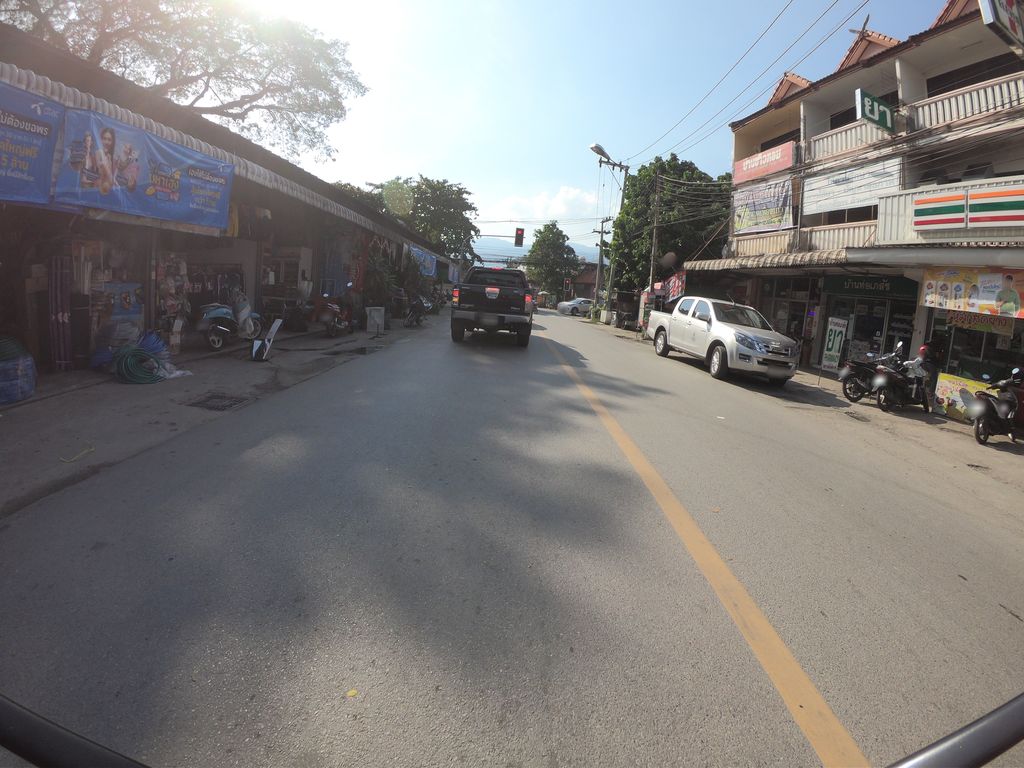 ภาพถนนตรงที่ ร้าน เจ้อ๋อย การค้า ตั้งอยู่ ถ่ายโดย chanuwath_grab พ.ศ. 2562 (2019) · A street-level view of where ร้าน เจ้อ๋อย การค้า · Ran Choeya Kankha stands, by chanuwath_grab in 2562 (2019)