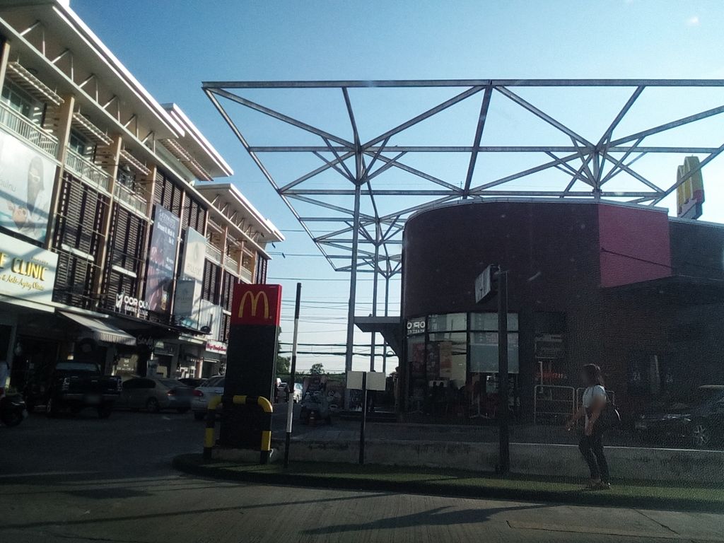 ภาพถนนตรงที่ Libi Pilates&Yoga Chiang Mai ตั้งอยู่ ถ่ายโดย kyoko พ.ศ. 2561 (2018) · A street-level view of where Libi Pilates&Yoga Chiang Mai stands, by kyoko in 2561 (2018)