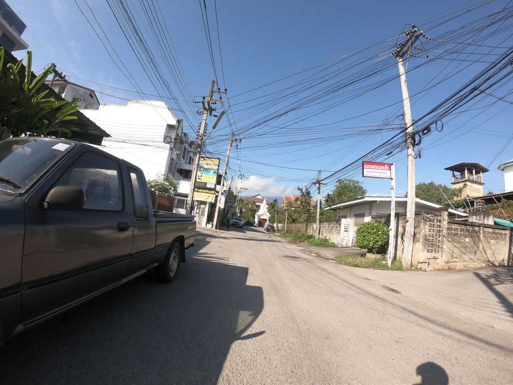 ภาพถนนตรงที่ พรพรอพาร์ทเมนท์ ตั้งอยู่ ถ่ายโดย chanuwath_grab พ.ศ. 2562 (2019) · A street-level view of where พรพรอพาร์ทเมนท์ · Phon Phon Apartment stands, by chanuwath_grab in 2562 (2019)