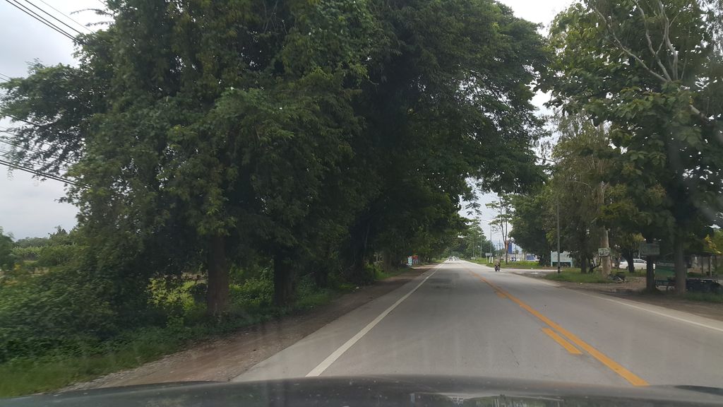 ภาพถนนตรงที่ โรงเตี๊ยม จอมเดช ตั้งอยู่ ถ่ายโดย jrcarlsen พ.ศ. 2561 (2018) · A street-level view of where โรงเตี๊ยม จอมเดช · Rongtiam Chomdet stands, by jrcarlsen in 2561 (2018)