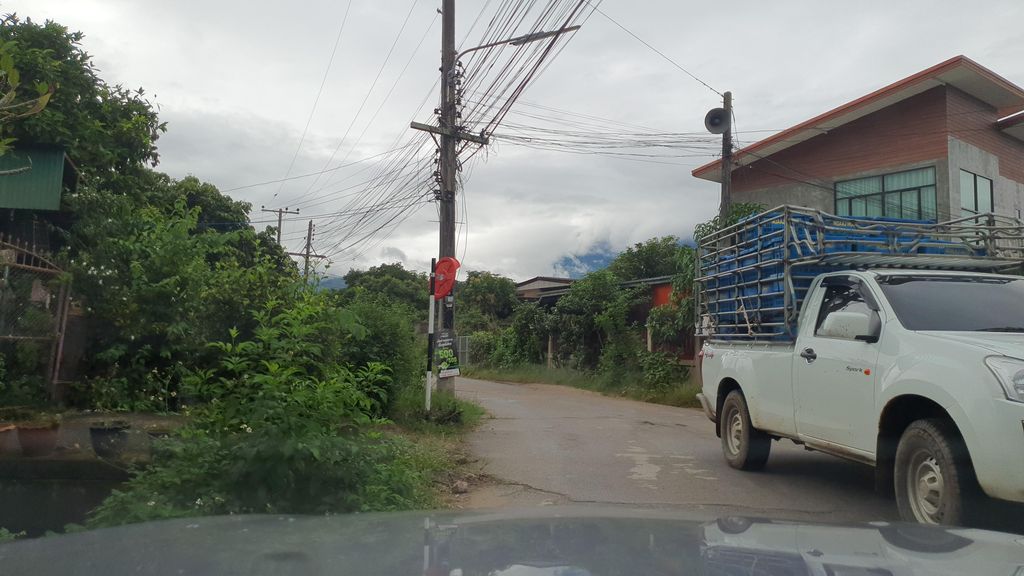 ภาพถนนตรงที่ Tribe Coffee ตั้งอยู่ ถ่ายโดย jrcarlsen พ.ศ. 2564 (2021) · A street-level view of where Tribe Coffee stands, by jrcarlsen in 2564 (2021)