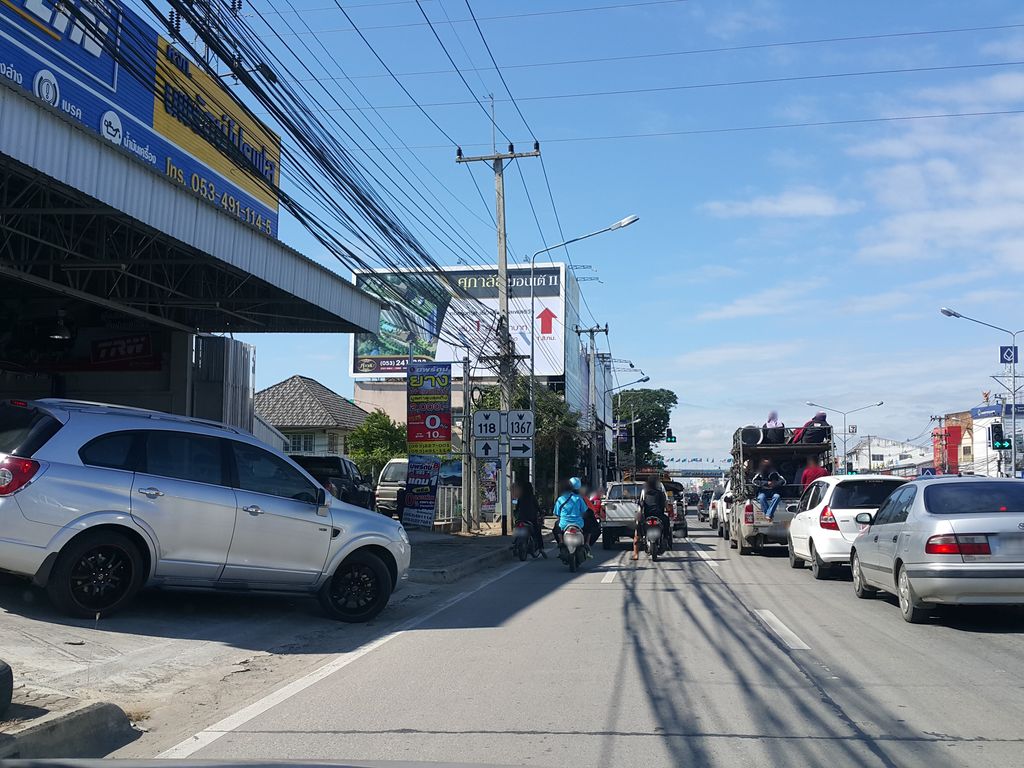 ภาพถนนตรงที่ Tyreplus Nopparat Professional ตั้งอยู่ ถ่ายโดย jrcarlsen พ.ศ. 2558 (2015) · A street-level view of where Tyreplus Nopparat Professional stands, by jrcarlsen in 2558 (2015)