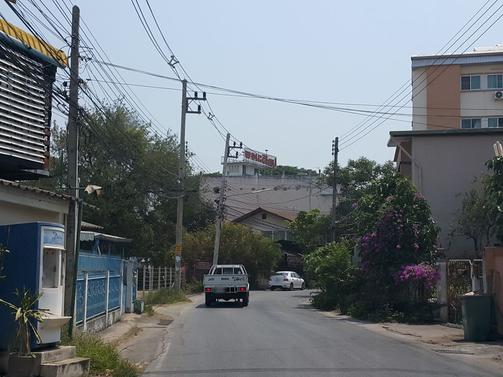 ภาพถนนตรงที่ อู่ Vservice & VSN อะไหล่ ตั้งอยู่ ถ่ายโดย jrcarlsen พ.ศ. 2559 (2016) · A street-level view of where อู่ Vservice & VSN อะไหล่ stands, by jrcarlsen in 2559 (2016)