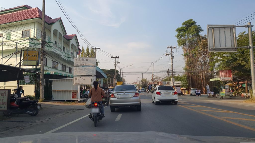 ภาพถนนตรงที่ ร้านสะชักStarFishสันกำแพง ตั้งอยู่ ถ่ายโดย jrcarlsen พ.ศ. 2566 (2023) · A street-level view of where ร้านสะชักStarFishสันกำแพง stands, by jrcarlsen in 2566 (2023)