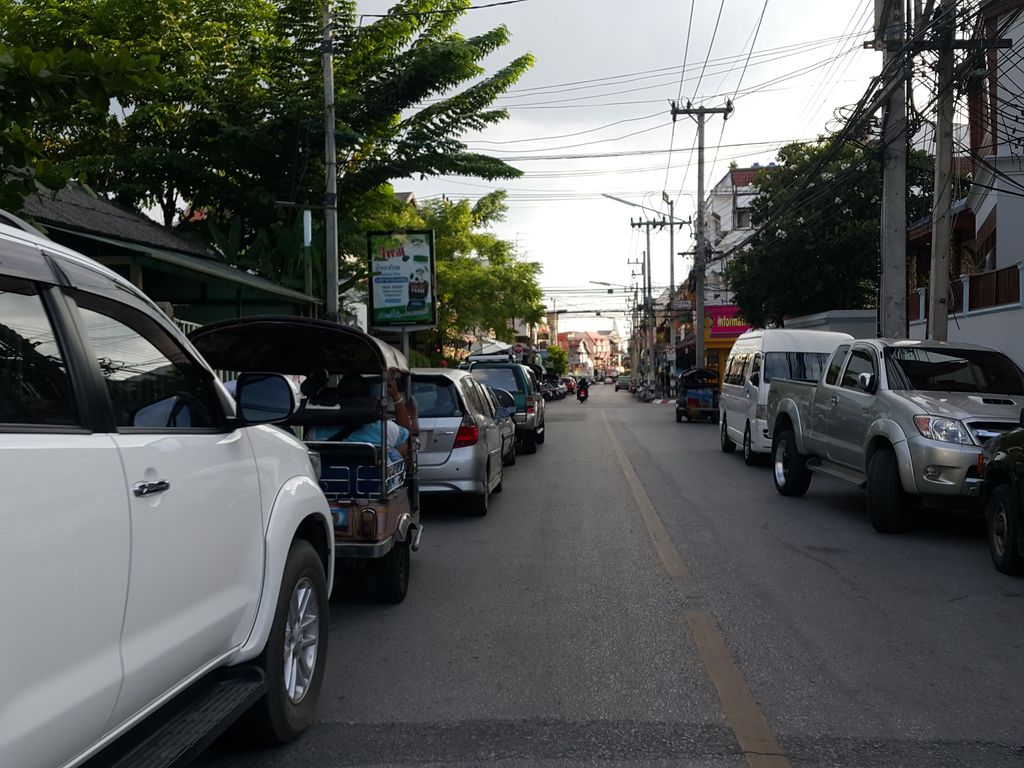 ภาพถนนตรงที่ Loghome Boutique ตั้งอยู่ ถ่ายโดย jrcarlsen พ.ศ. 2558 (2015) · A street-level view of where Loghome Boutique stands, by jrcarlsen in 2558 (2015)