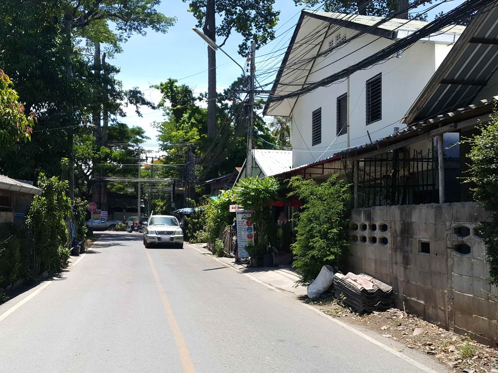 ภาพถนนตรงที่ แผนกช่างเชื่อมโลหะ Welder วิทยาลัยเทคนิคสารภี ตั้งอยู่ ถ่ายโดย jrcarlsen พ.ศ. 2558 (2015) · A street-level view of where แผนกช่างเชื่อมโลหะ Welder วิทยาลัยเทคนิคสารภี stands, by jrcarlsen in 2558 (2015)