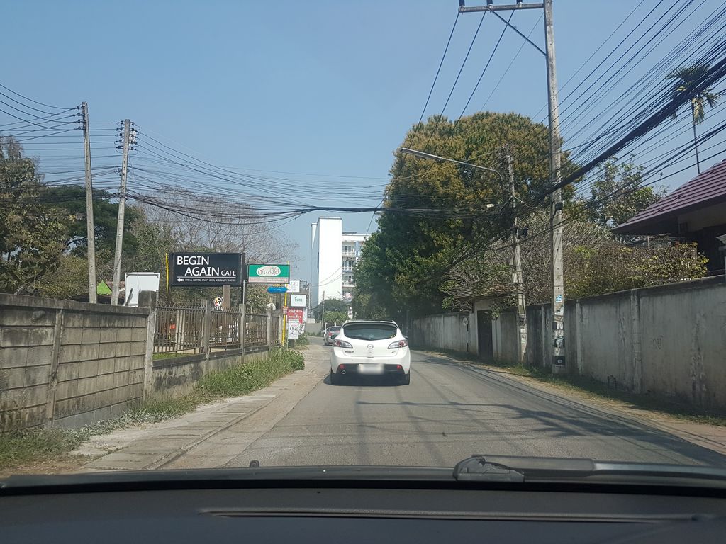 ภาพถนนตรงที่ Chapter-1 ตั้งอยู่ ถ่ายโดย ekkarin พ.ศ. 2562 (2019) · A street-level view of where Chapter-1 stands, by ekkarin in 2562 (2019)