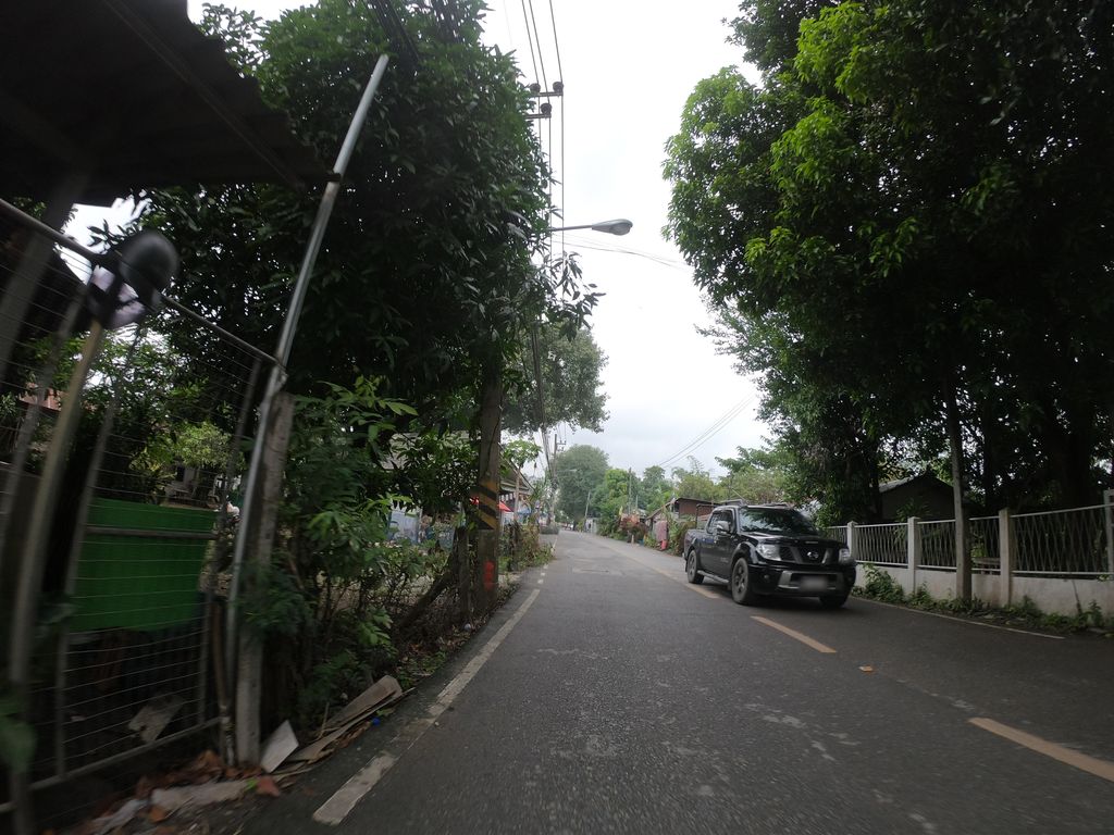 ภาพถนนตรงที่ ผัดไทยฮิมปิง Pad Thai Himping ตั้งอยู่ ถ่ายโดย chanuwath_grab พ.ศ. 2562 (2019) · A street-level view of where ผัดไทยฮิมปิง Pad Thai Himping stands, by chanuwath_grab in 2562 (2019)