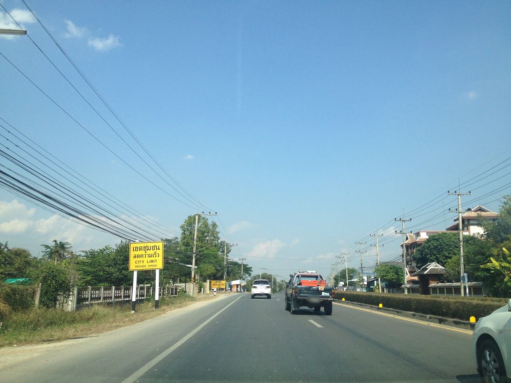 ภาพถนนตรงที่ รัศมีการยาง ตั้งอยู่ ถ่ายโดย jimwatana พ.ศ. 2558 (2015) · A street-level view of where รัศมีการยาง · Ratmikanyang stands, by jimwatana in 2558 (2015)