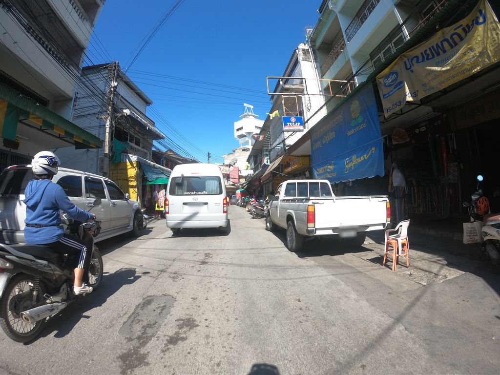 ภาพถนนตรงที่ NAI 99 ตั้งอยู่ ถ่ายโดย chanuwath_grab พ.ศ. 2562 (2019) · A street-level view of where NAI 99 stands, by chanuwath_grab in 2562 (2019)
