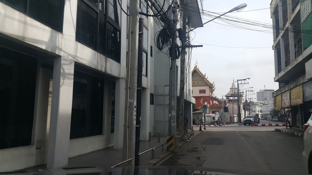 ภาพถนนตรงที่ Inyatra Beauty Salon & Barber ตั้งอยู่ ถ่ายโดย jrcarlsen พ.ศ. 2559 (2016) · A street-level view of where Inyatra Beauty Salon & Barber stands, by jrcarlsen in 2559 (2016)