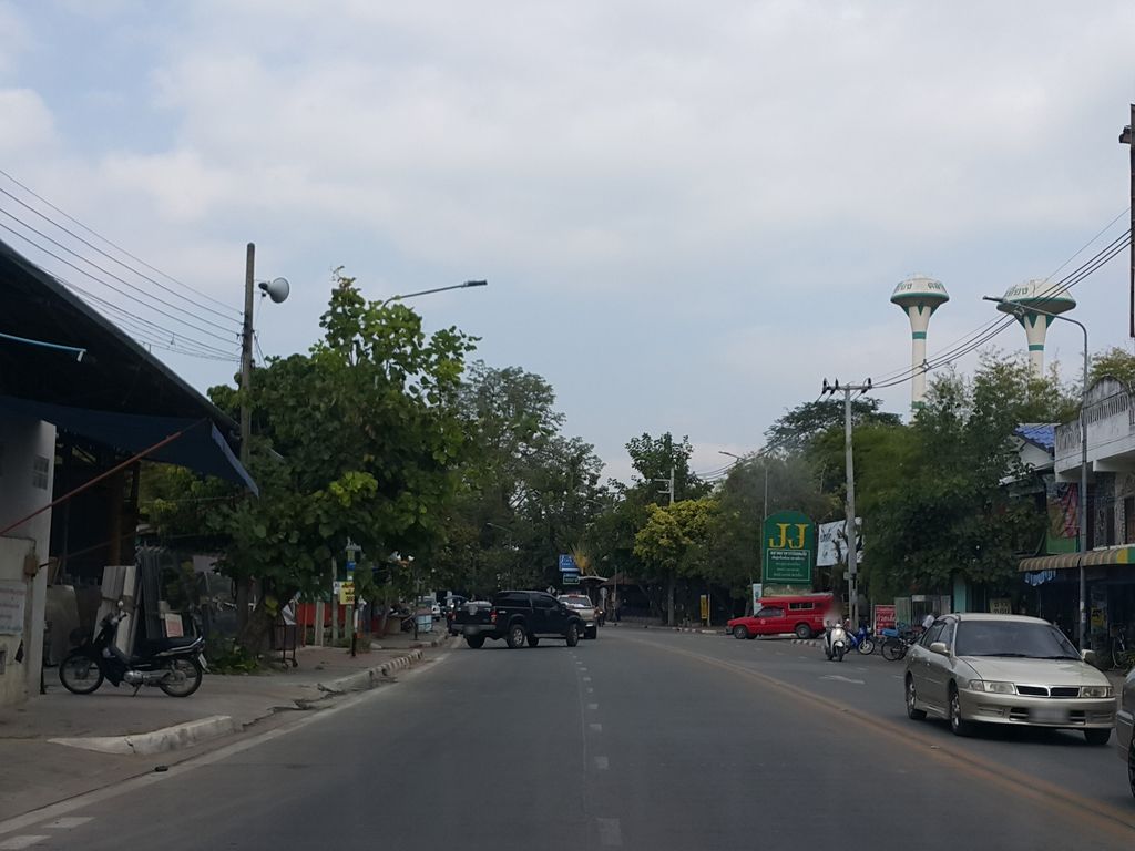 ภาพถนนตรงที่ 57 Club Karaoke ตั้งอยู่ ถ่ายโดย jrcarlsen พ.ศ. 2558 (2015) · A street-level view of where 57 Club Karaoke stands, by jrcarlsen in 2558 (2015)