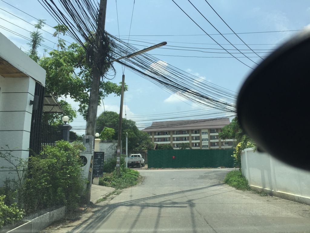 ภาพถนนตรงที่ บ้านวนันท์ธร ตั้งอยู่ ถ่ายโดย kyoko พ.ศ. 2561 (2018) · A street-level view of where บ้านวนันท์ธร · Ban Wananthon stands, by kyoko in 2561 (2018)