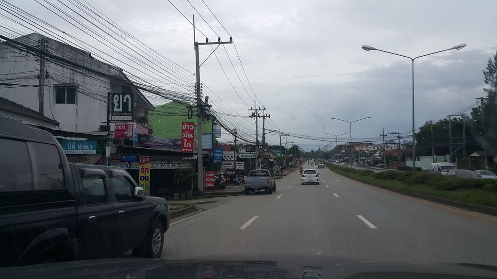 ภาพถนนตรงที่ กาแฟสดบางจ๊าง ตั้งอยู่ ถ่ายโดย jrcarlsen พ.ศ. 2561 (2018) · A street-level view of where กาแฟสดบางจ๊าง · Kafaetda Bang Chang stands, by jrcarlsen in 2561 (2018)