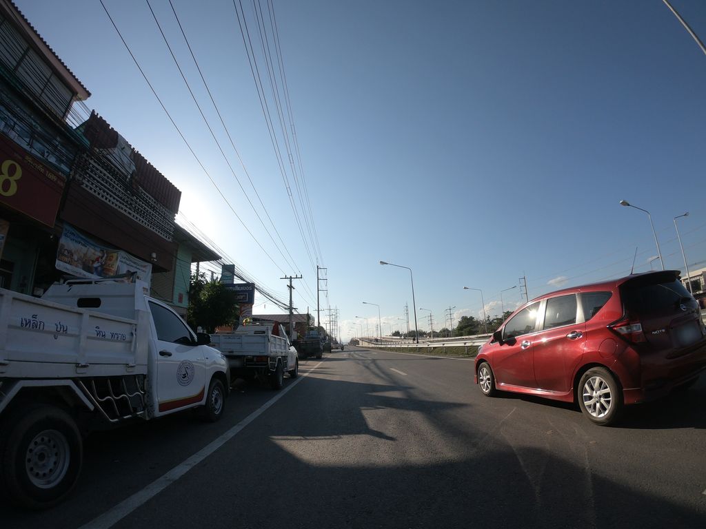 ภาพถนนตรงที่ ชามา คอฟฟี่ ตั้งอยู่ ถ่ายโดย chanuwath_grab พ.ศ. 2562 (2019) · A street-level view of where ชามา คอฟฟี่ · Chama Coffee stands, by chanuwath_grab in 2562 (2019)