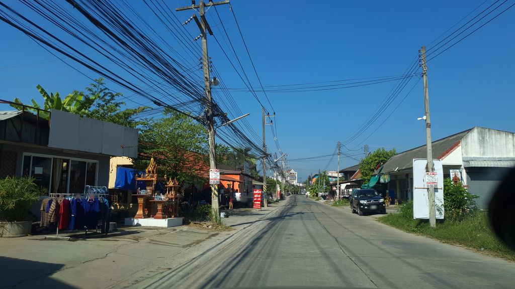ภาพถนนตรงที่ อิสระเฟอร์นิเจอร์ บ้านใหม่สันกำแพง- จำหน่ายเฟอร์นิเจอร์ทุกชนิด ตั้งอยู่ ถ่ายโดย jrcarlsen พ.ศ. 2562 (2019) · A street-level view of where อิสระเฟอร์นิเจอร์ บ้านใหม่สันกำแพง- จำหน่ายเฟอร์นิเจอร์ทุกชนิด · Isa Furniture Ban Mai San Kamphaeng- Chamnai Furniture Thukchanit stands, by jrcarlsen in 2562 (2019)