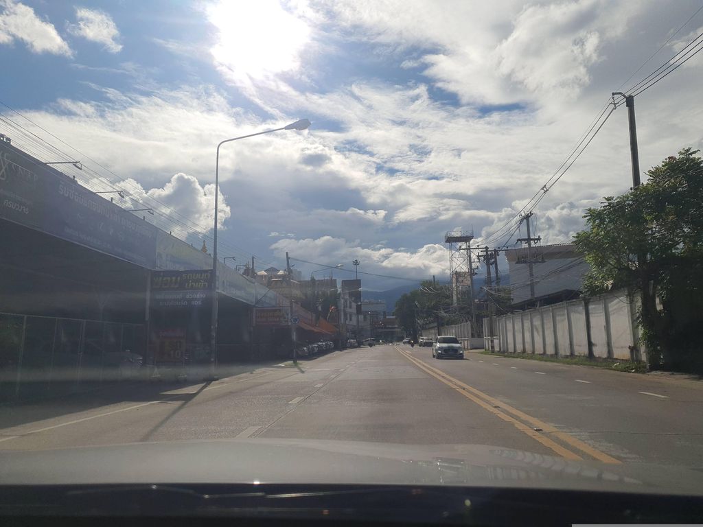 ภาพถนนตรงที่ รินเจริญเชียงใหม่ ตั้งอยู่ ถ่ายโดย jrcarlsen พ.ศ. 2566 (2023) · A street-level view of where รินเจริญเชียงใหม่ · Rincherin Chiang Mai stands, by jrcarlsen in 2566 (2023)