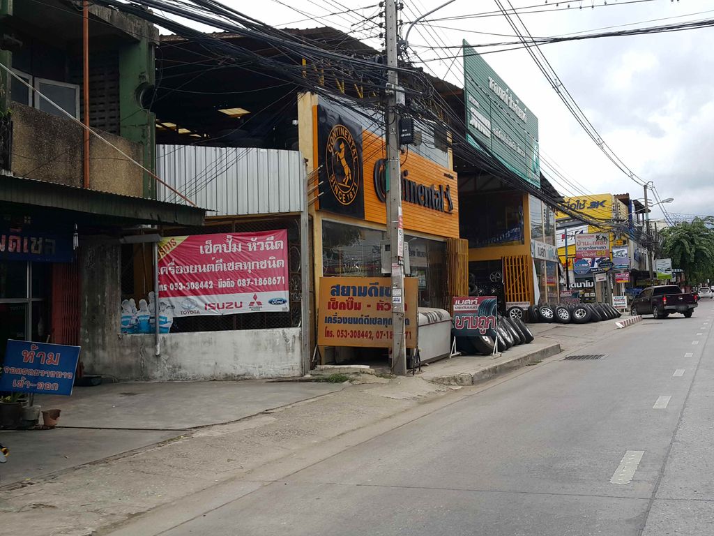 ภาพถนนตรงที่ ครัวอาม่า ตั้งอยู่ ถ่ายโดย jrcarlsen พ.ศ. 2558 (2015) · A street-level view of where ครัวอาม่า · Khruaama stands, by jrcarlsen in 2558 (2015)
