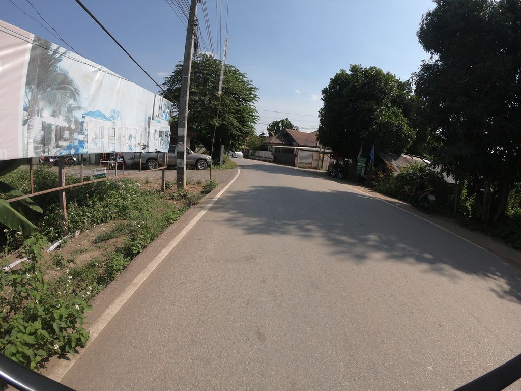 ภาพถนนตรงที่ The Flow CM บ้านจัดสรร เชียงใหม่ ตั้งอยู่ ถ่ายโดย chanuwath_grab พ.ศ. 2562 (2019) · A street-level view of where The Flow CM บ้านจัดสรร เชียงใหม่ stands, by chanuwath_grab in 2562 (2019)