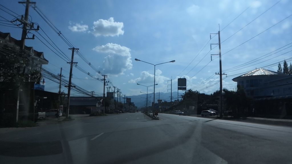 ภาพถนนตรงที่ เซเว่นอีเลฟเว่น ตั้งอยู่ ถ่ายโดย charlesano พ.ศ. 2561 (2018) · A street-level view of where เซเว่นอีเลฟเว่น · Seven Eleven stands, by charlesano in 2561 (2018)