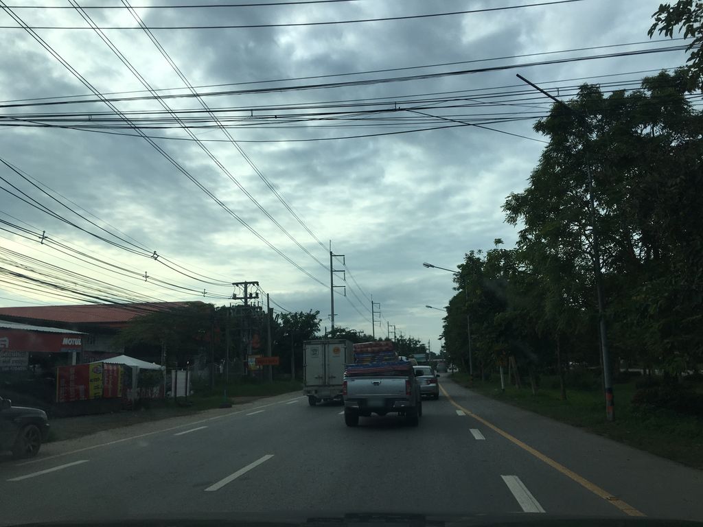 ภาพถนนตรงที่ สันคะยอมคาเฟ่ ตั้งอยู่ ถ่ายโดย wapriz พ.ศ. 2561 (2018) · A street-level view of where สันคะยอมคาเฟ่ · San Kha Yom Café stands, by wapriz in 2561 (2018)