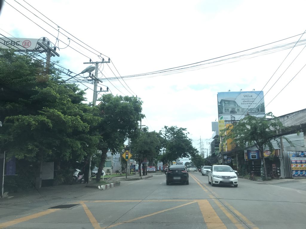 ภาพถนนตรงที่ G3 Garage ตั้งอยู่ ถ่ายโดย prasert พ.ศ. 2561 (2018) · A street-level view of where G3 Garage stands, by prasert in 2561 (2018)