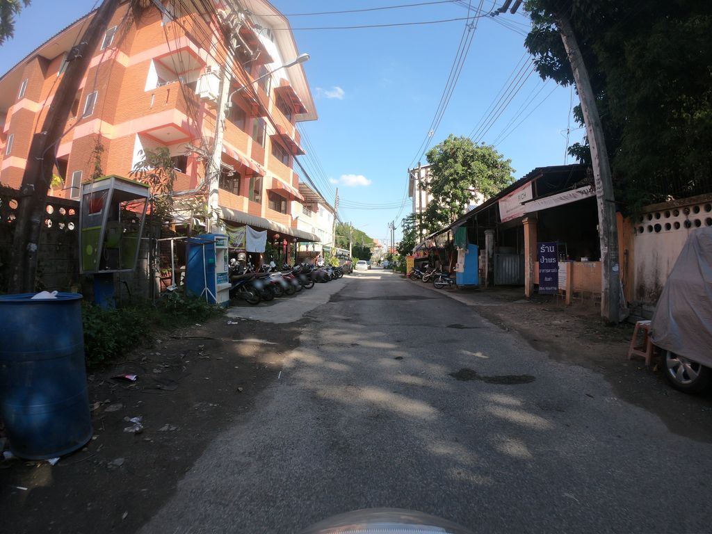 ภาพถนนตรงที่ หอพัก BB home ตั้งอยู่ ถ่ายโดย chanuwath_grab พ.ศ. 2562 (2019) · A street-level view of where หอพัก BB home stands, by chanuwath_grab in 2562 (2019)