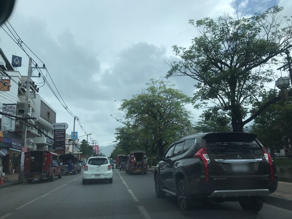 ภาพถนนตรงที่ Silver shop ตั้งอยู่ ถ่ายโดย prasert พ.ศ. 2561 (2018) · A street-level view of where Silver shop stands, by prasert in 2561 (2018)