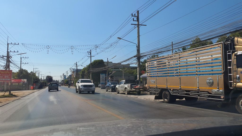 ภาพถนนตรงที่ Nehan Coffee ตั้งอยู่ ถ่ายโดย jrcarlsen พ.ศ. 2565 (2022) · A street-level view of where Nehan Coffee stands, by jrcarlsen in 2565 (2022)