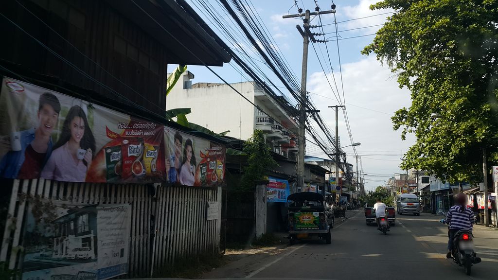 ภาพถนนตรงที่ Kanita salon&barber ตั้งอยู่ ถ่ายโดย jrcarlsen พ.ศ. 2559 (2016) · A street-level view of where Kanita salon&barber stands, by jrcarlsen in 2559 (2016)
