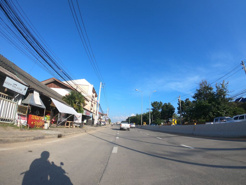 ภาพถนนตรงที่ บ้านแกงใต้ ตั้งอยู่ ถ่ายโดย chanuwath_grab พ.ศ. 2562 (2019) · A street-level view of where บ้านแกงใต้ · Ban Kaengtai stands, by chanuwath_grab in 2562 (2019)