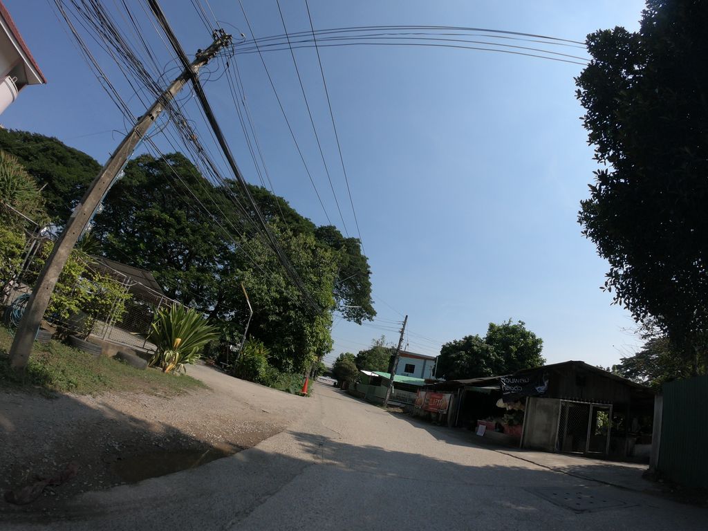 ภาพถนนตรงที่ ซี แมนชั่น ตั้งอยู่ ถ่ายโดย chanuwath_grab พ.ศ. 2562 (2019) · A street-level view of where ซี แมนชั่น · C Mansion stands, by chanuwath_grab in 2562 (2019)