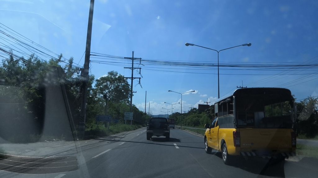 ภาพถนนตรงที่ TH property ซื้อขายเช่าอสังหาฯ ตั้งอยู่ ถ่ายโดย charlesano พ.ศ. 2561 (2018) · A street-level view of where TH property ซื้อขายเช่าอสังหาฯ stands, by charlesano in 2561 (2018)