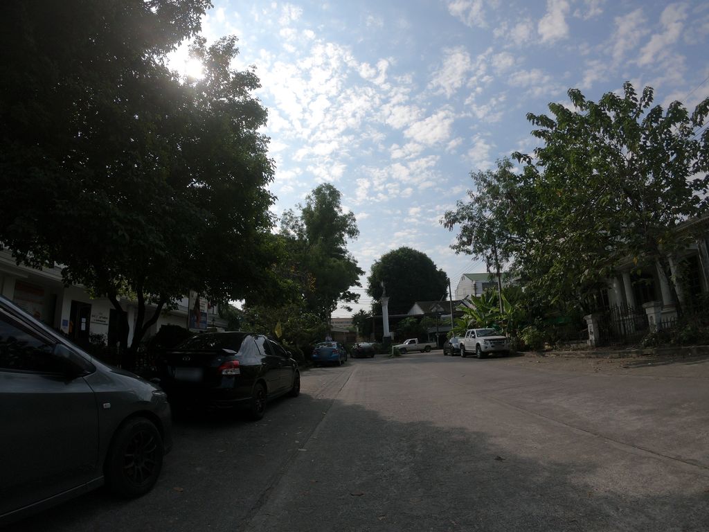 ภาพถนนตรงที่ Chiang Mai Ballet Academy ตั้งอยู่ ถ่ายโดย chanuwath_grab พ.ศ. 2562 (2019) · A street-level view of where Chiang Mai Ballet Academy stands, by chanuwath_grab in 2562 (2019)