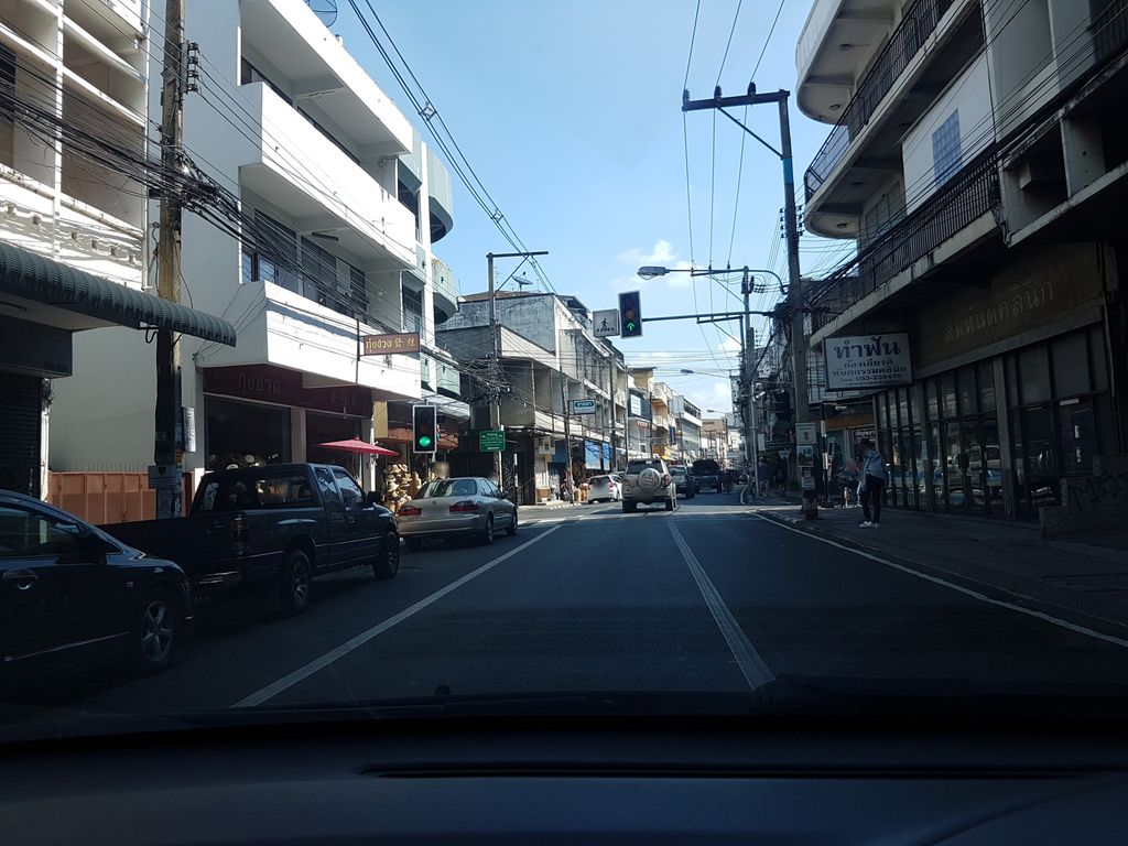 ภาพถนนตรงที่ Neighborhoodcnx ตั้งอยู่ ถ่ายโดย ekkarin พ.ศ. 2561 (2018) · A street-level view of where Neighborhoodcnx stands, by ekkarin in 2561 (2018)