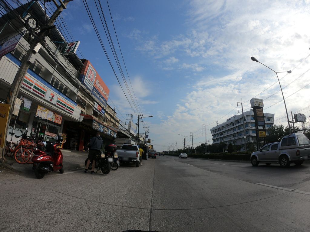ภาพถนนตรงที่ อู่วิเชียรออโต้ ตั้งอยู่ ถ่ายโดย chanuwath_grab พ.ศ. 2562 (2019) · A street-level view of where อู่วิเชียรออโต้ · U Wichian Auto stands, by chanuwath_grab in 2562 (2019)