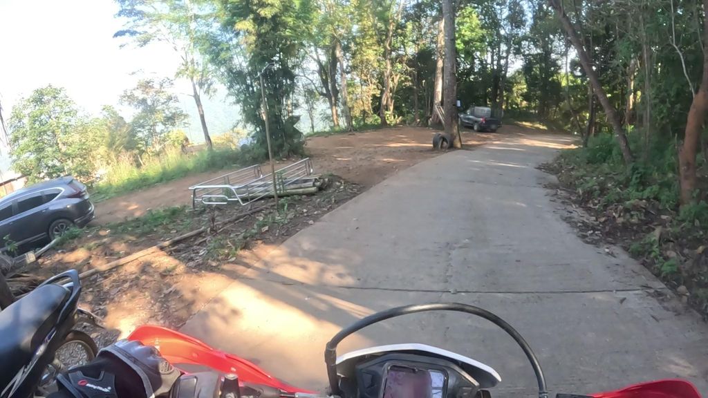 ภาพถนนตรงที่ วิวสุดเขต ม่อนเงาะ View sud khet monngo ตั้งอยู่ ถ่ายโดย julcnx พ.ศ. 2567 (2024) · A street-level view of where วิวสุดเขต ม่อนเงาะ View sud khet monngo stands, by julcnx in 2567 (2024)