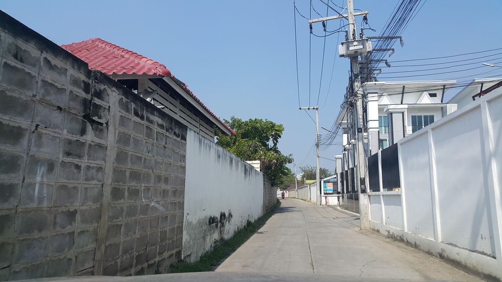 ภาพถนนตรงที่ รถไฟฟ้า รถAtv ฮอด ตั้งอยู่ ถ่ายโดย jrcarlsen พ.ศ. 2560 (2017) · A street-level view of where รถไฟฟ้า รถAtv ฮอด stands, by jrcarlsen in 2560 (2017)
