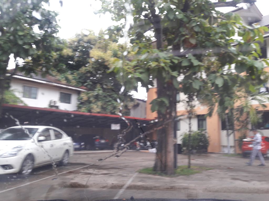 ภาพถนนตรงที่ โอไฮ แกรนด์ ตั้งอยู่ ถ่ายโดย superbate พ.ศ. 2561 (2018) · A street-level view of where โอไฮ แกรนด์ · Ohai Grand stands, by superbate in 2561 (2018)