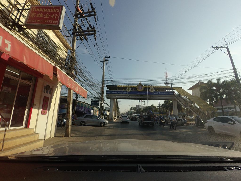 ภาพถนนตรงที่ Sang chai coffee ตั้งอยู่ ถ่ายโดย mishari พ.ศ. 2564 (2021) · A street-level view of where Sang chai coffee stands, by mishari in 2564 (2021)