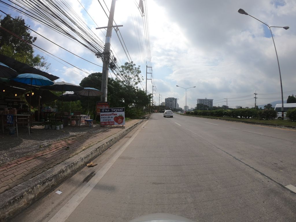 ภาพถนนตรงที่ ฮงเฮาข้าวมันไก่สิงคโปร์ ตั้งอยู่ ถ่ายโดย chanuwath_grab พ.ศ. 2562 (2019) · A street-level view of where ฮงเฮาข้าวมันไก่สิงคโปร์ · Hong Hao Khao Man Kai Singkha stands, by chanuwath_grab in 2562 (2019)