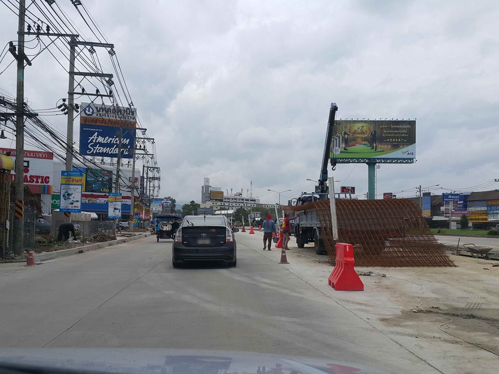 ภาพถนนตรงที่ วนัสนันท์ (Vanusnun) ตั้งอยู่ ถ่ายโดย jrcarlsen พ.ศ. 2558 (2015) · A street-level view of where วนัสนันท์ (Vanusnun) stands, by jrcarlsen in 2558 (2015)