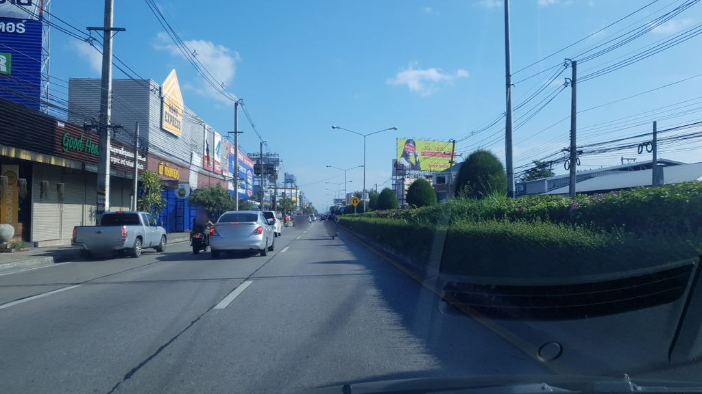 ภาพถนนตรงที่ CNX Design ผ้าม่านเชียงใหม่ ตั้งอยู่ ถ่ายโดย silamanee พ.ศ. 2561 (2018) · A street-level view of where CNX Design ผ้าม่านเชียงใหม่ stands, by silamanee in 2561 (2018)